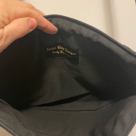 Janine King Designs crossbody zippered purse with pocket in black and white - Picture 4 of 9